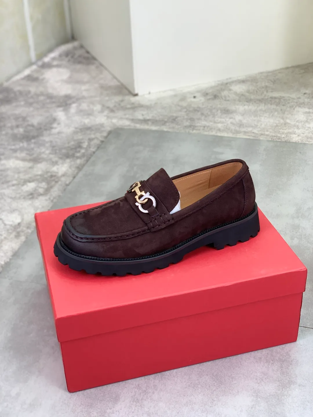 Men's shoes 💰P500 New model [Ferragamo/Ferragamo] Latest model Original imported calfskin, imported pigskin lining + original luxury metal buckle + original rubber outsole Soft and comfortable Size number: 38-44